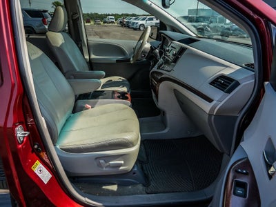 2012 Toyota Sienna XLE 8 Passenger