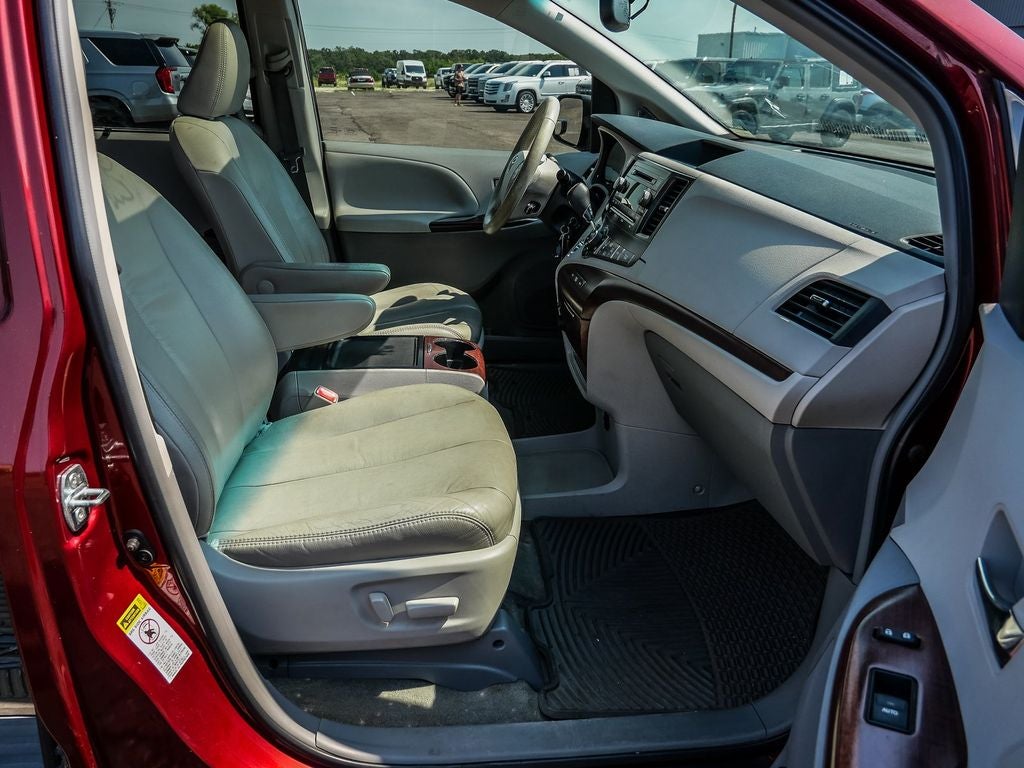 2012 Toyota Sienna XLE 8 Passenger