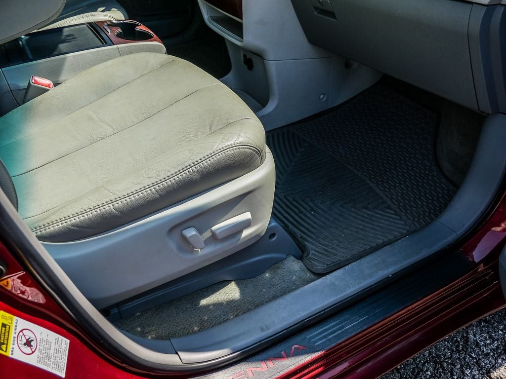 2012 Toyota Sienna XLE 8 Passenger