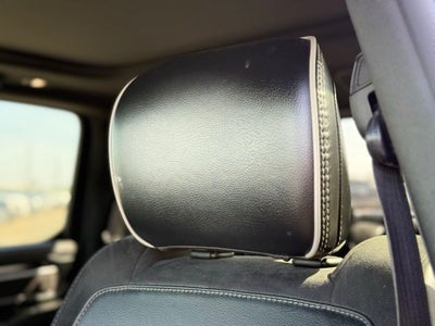 2019 RAM 1500 Laramie 4WD | Black Appearance Pkg