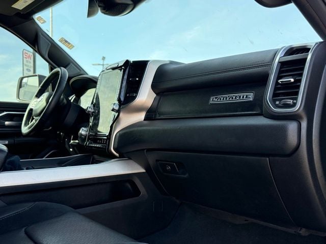 2019 RAM 1500 Laramie 4WD | Black Appearance Pkg