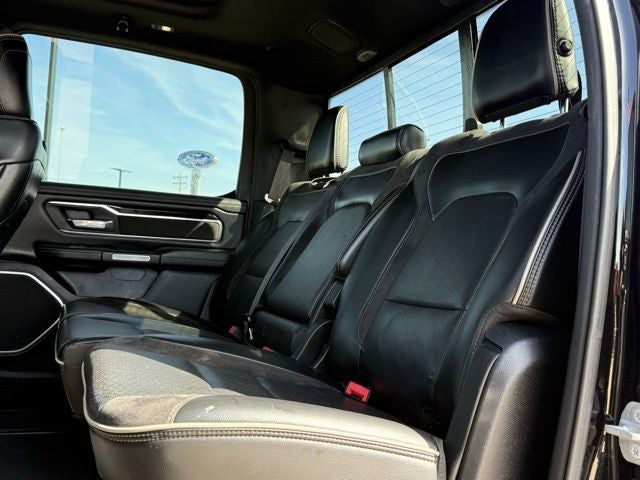 2019 RAM 1500 Laramie 4WD | Black Appearance Pkg