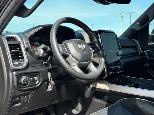 2019 RAM 1500 Laramie 4WD | Black Appearance Pkg