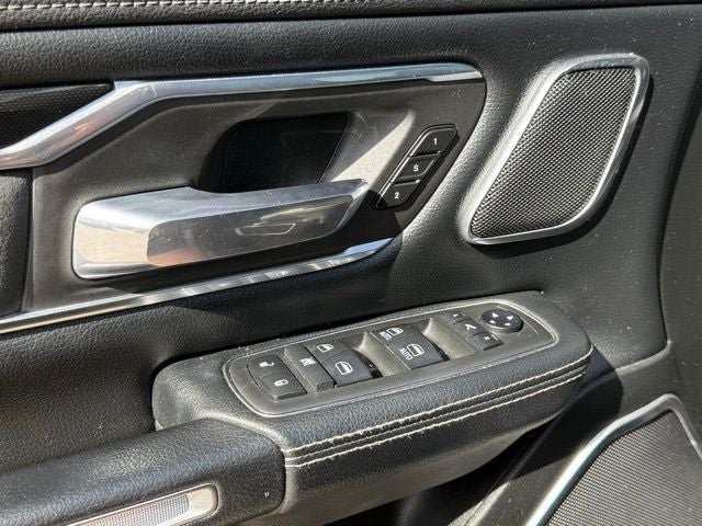 2019 RAM 1500 Laramie 4WD | Black Appearance Pkg