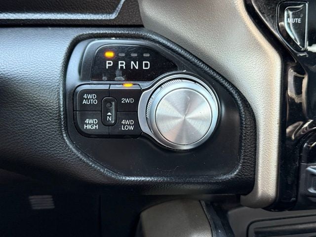 2019 RAM 1500 Laramie 4WD | Black Appearance Pkg