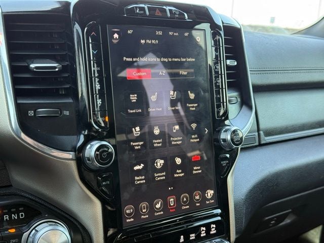 2019 RAM 1500 Laramie 4WD | Black Appearance Pkg