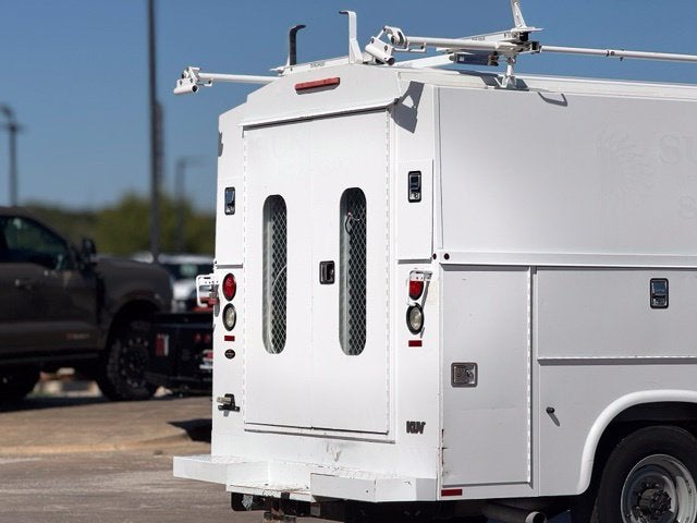 2011 Ford E-350SD Base Cutaway