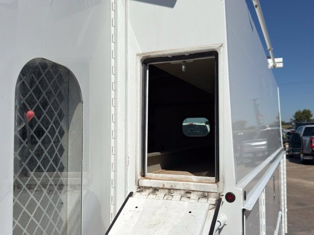 2011 Ford E-350SD Base Cutaway