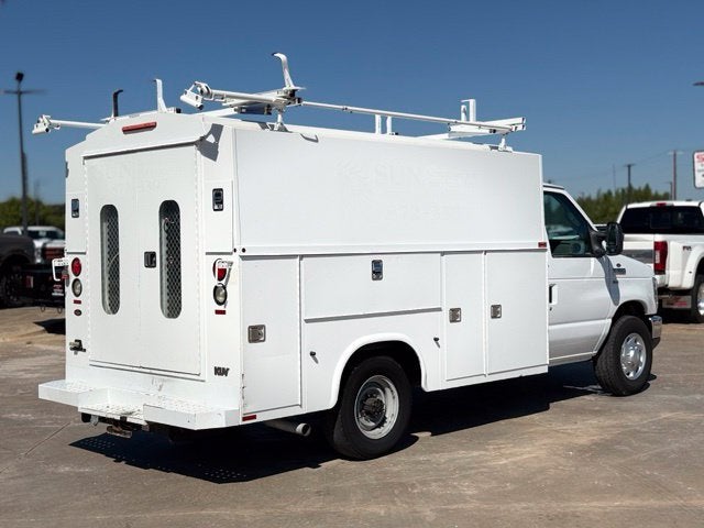 2011 Ford E-350SD Base Cutaway