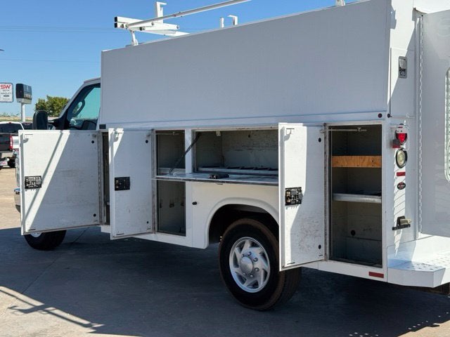 2011 Ford E-350SD Base Cutaway