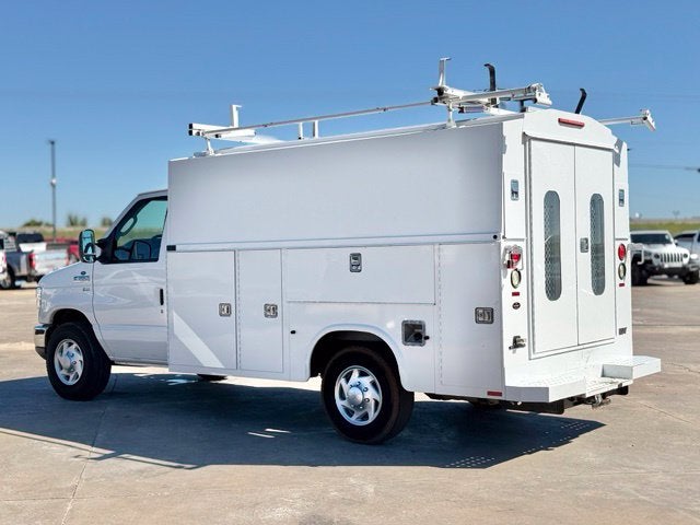 2011 Ford E-350SD Base Cutaway