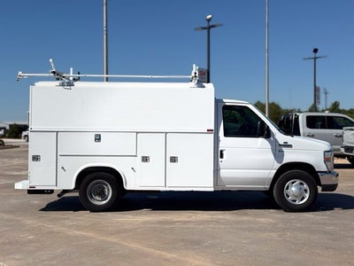 2011 Ford E-350SD Base Cutaway