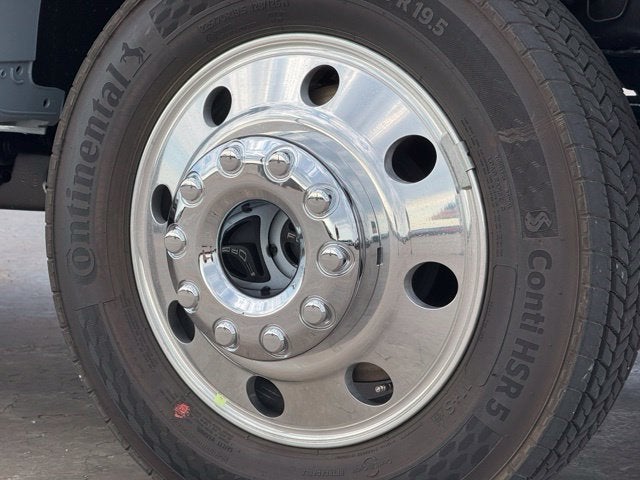 2027 Ford F-550SD Platinum DRW