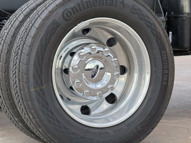 2027 Ford F-550SD Platinum DRW