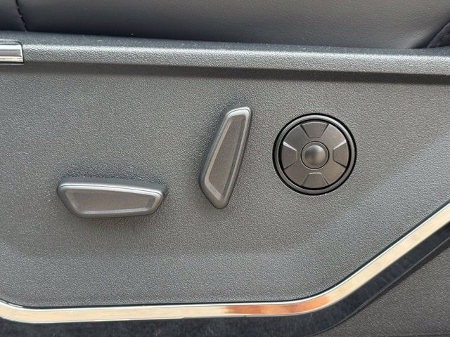 2027 Ford F-550SD Platinum DRW