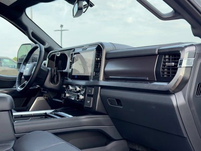 2027 Ford F-550SD Platinum DRW