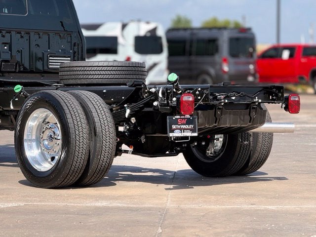 2027 Ford F-550SD Platinum DRW