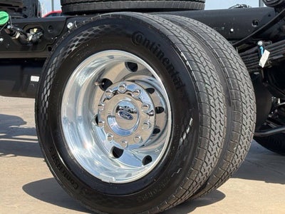 2027 Ford F-550SD Platinum DRW