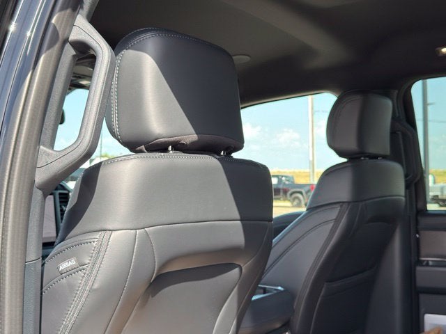 2027 Ford F-550SD Platinum DRW