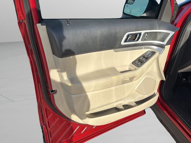 2015 Ford Explorer XLT 4WD | 7 Passenger