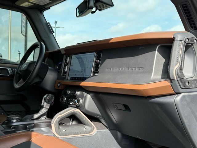 2024 Ford Bronco Outer Banks Custom Vintage Edition