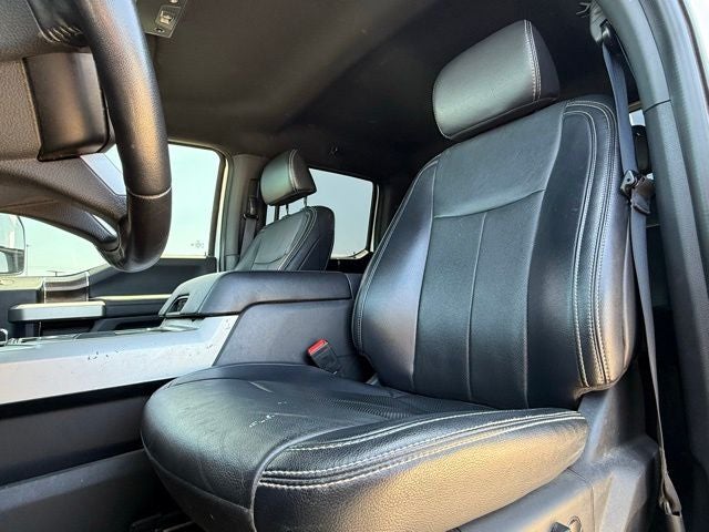2022 Ford F-250SD Lariat Black Appearance Pkg