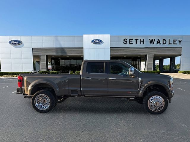 2026 Ford F-450SD Platinum Plus | 24' American Force Wheels | Airbag Suspensi