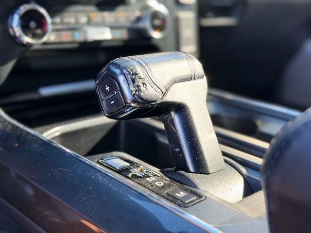 2022 Ford F-150 Lariat Black Appearance Pkg