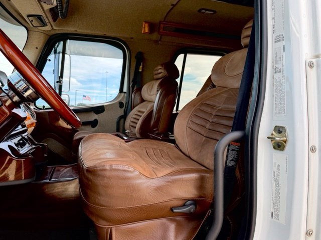 2006 Freightliner M2 102 Hauler