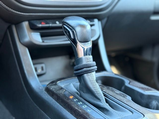 2022 GMC Canyon Elevation Black wheels