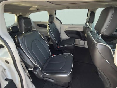 2024 Chrysler Pacifica Limited AWD | 7 Passenger