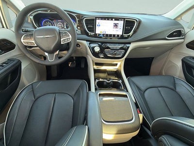 2024 Chrysler Pacifica Limited AWD | 7 Passenger