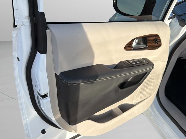 2024 Chrysler Pacifica Limited AWD | 7 Passenger