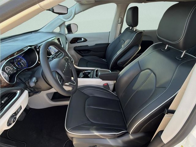 2024 Chrysler Pacifica Limited AWD | 7 Passenger