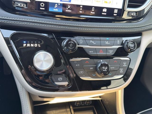 2024 Chrysler Pacifica Limited AWD | 7 Passenger
