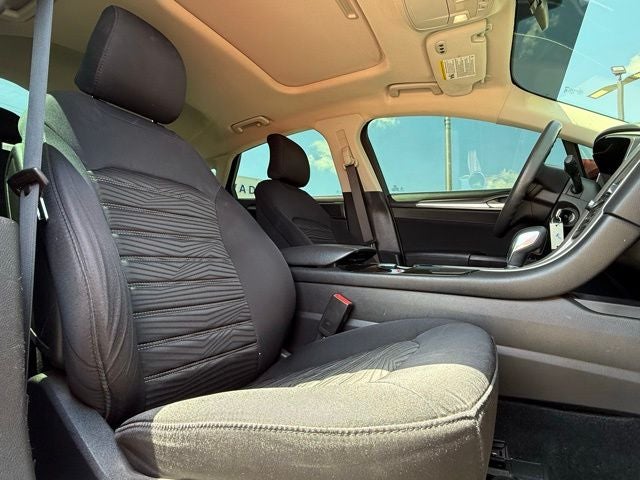 2016 Ford Fusion SE Super clean, Local trade