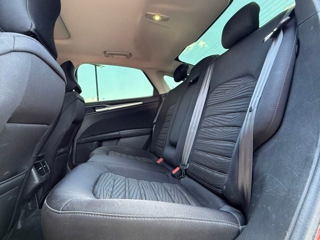 2016 Ford Fusion SE Super clean, Local trade