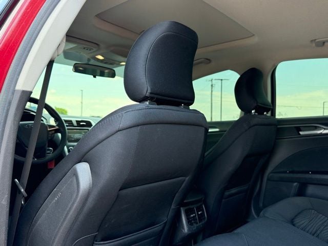 2016 Ford Fusion SE Super clean, Local trade