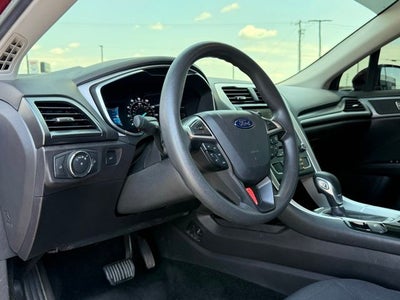 2016 Ford Fusion SE Super clean, Local trade