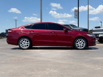 2016 Ford Fusion SE Super clean, Local trade