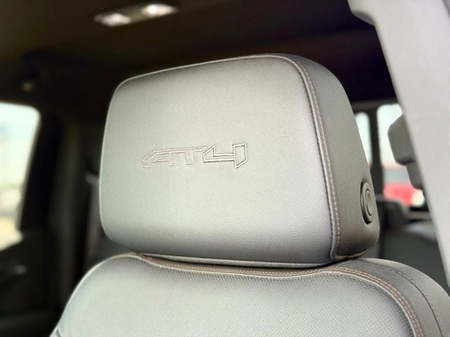 2024 GMC Sierra 1500 AT4 6.2L V8