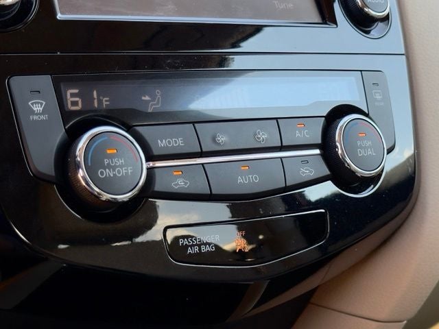 2016 Nissan Rogue SL ONE OWNER | ONLY 12K MILES