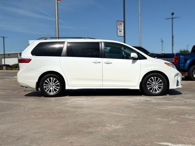2020 Toyota Sienna XLE 8 Passenger