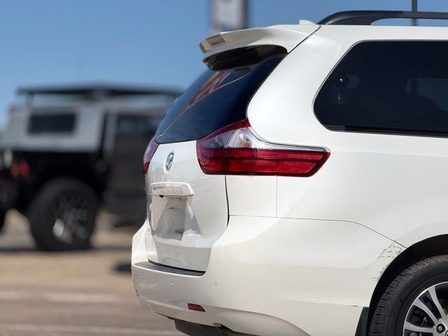 2020 Toyota Sienna XLE 8 Passenger