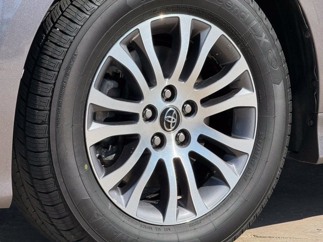 2019 Toyota Sienna XLE 8 Passenger