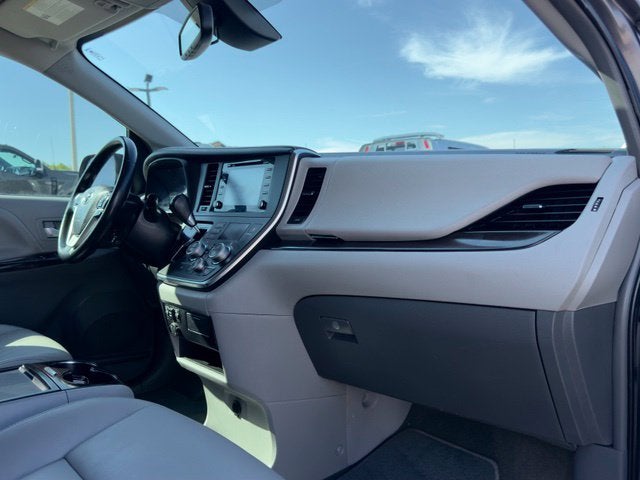 2019 Toyota Sienna XLE 8 Passenger