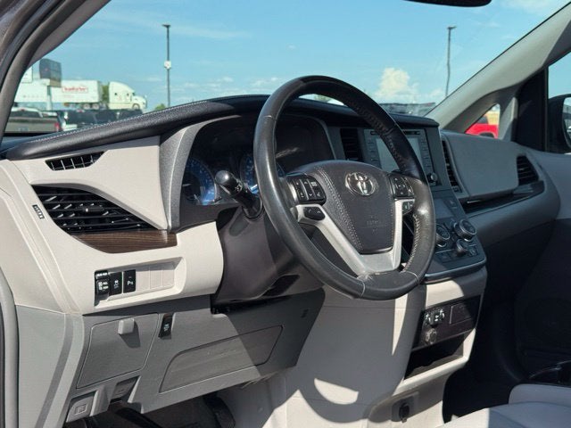 2019 Toyota Sienna XLE 8 Passenger