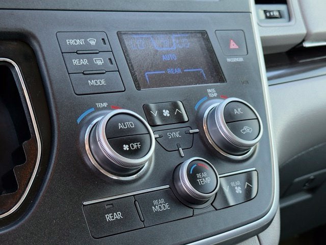 2019 Toyota Sienna XLE 8 Passenger
