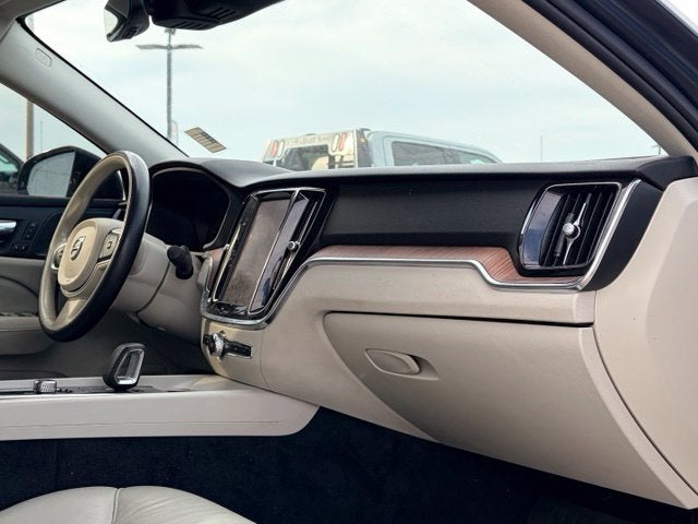 2022 Volvo S60 B5 Momentum