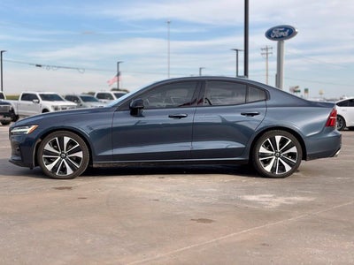 2022 Volvo S60 B5 Momentum